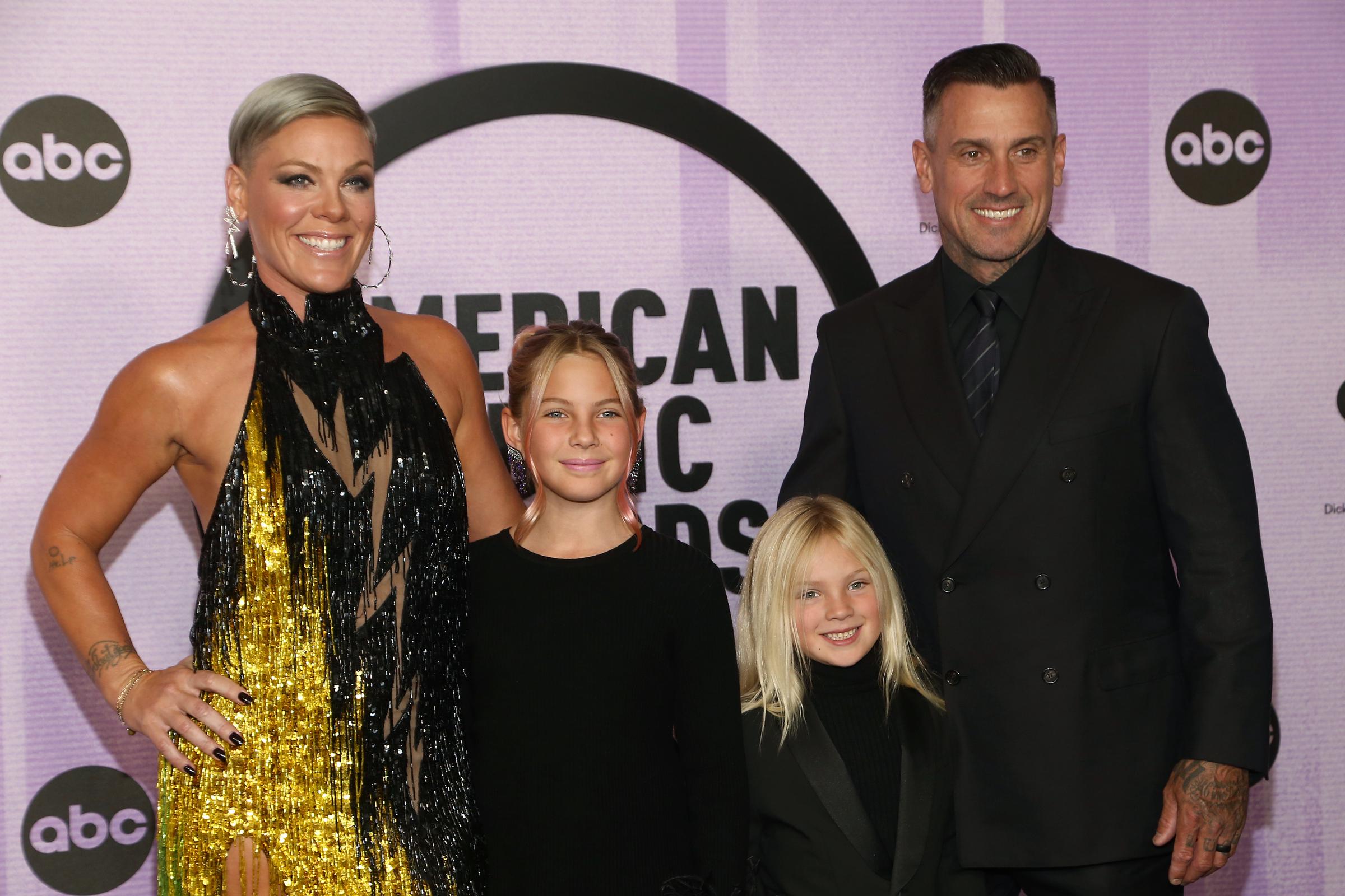 Pink and Carey Hart with their children, Willow Sage and Jameson Moon Hart, at the 2022 American Music Awards on November 20 in California, United States. | Source: Getty Images