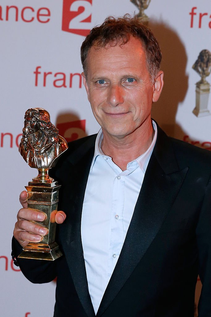 Gagnant de "Molière du comédien dans un spectacle du théâtre public" pour "Vu du Pont", l'acteur Charles Berling assiste à "La 28ème Nuit des Molières" le 23 mai 2016 à Paris, France. | Photo : Getty Images