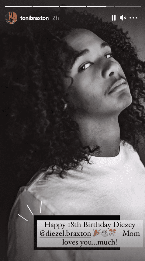 Toni Braxton's son Diezel Braxton posing in a black and white photo. | Source: Instagram/tonibraxton
