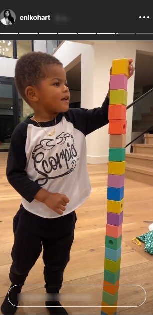 Kevin Hart's two-year-old son, Kenzo playing with bricks | Photo: Instagram/enikohart