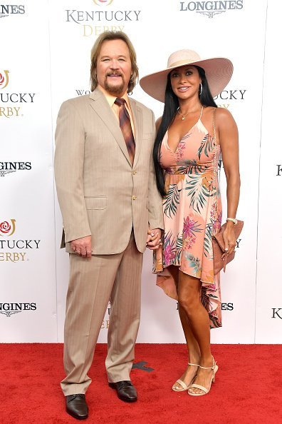 Travis Tritt and Theresa Nelson at Churchill Downs on May 04, 2019 in Louisville, Kentucky. | Photo: Getty Images