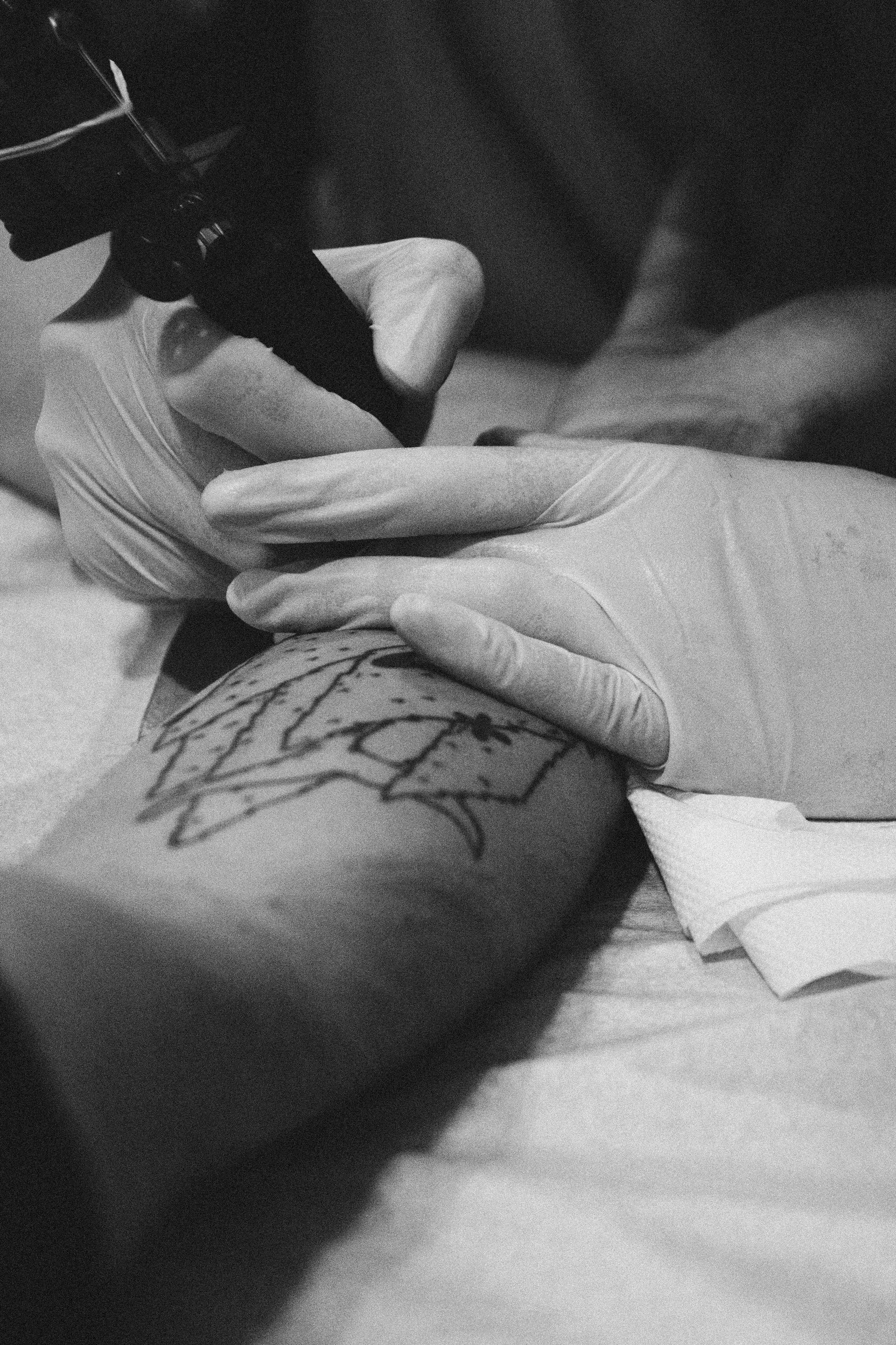 A person getting a tattoo | Source: Pexels