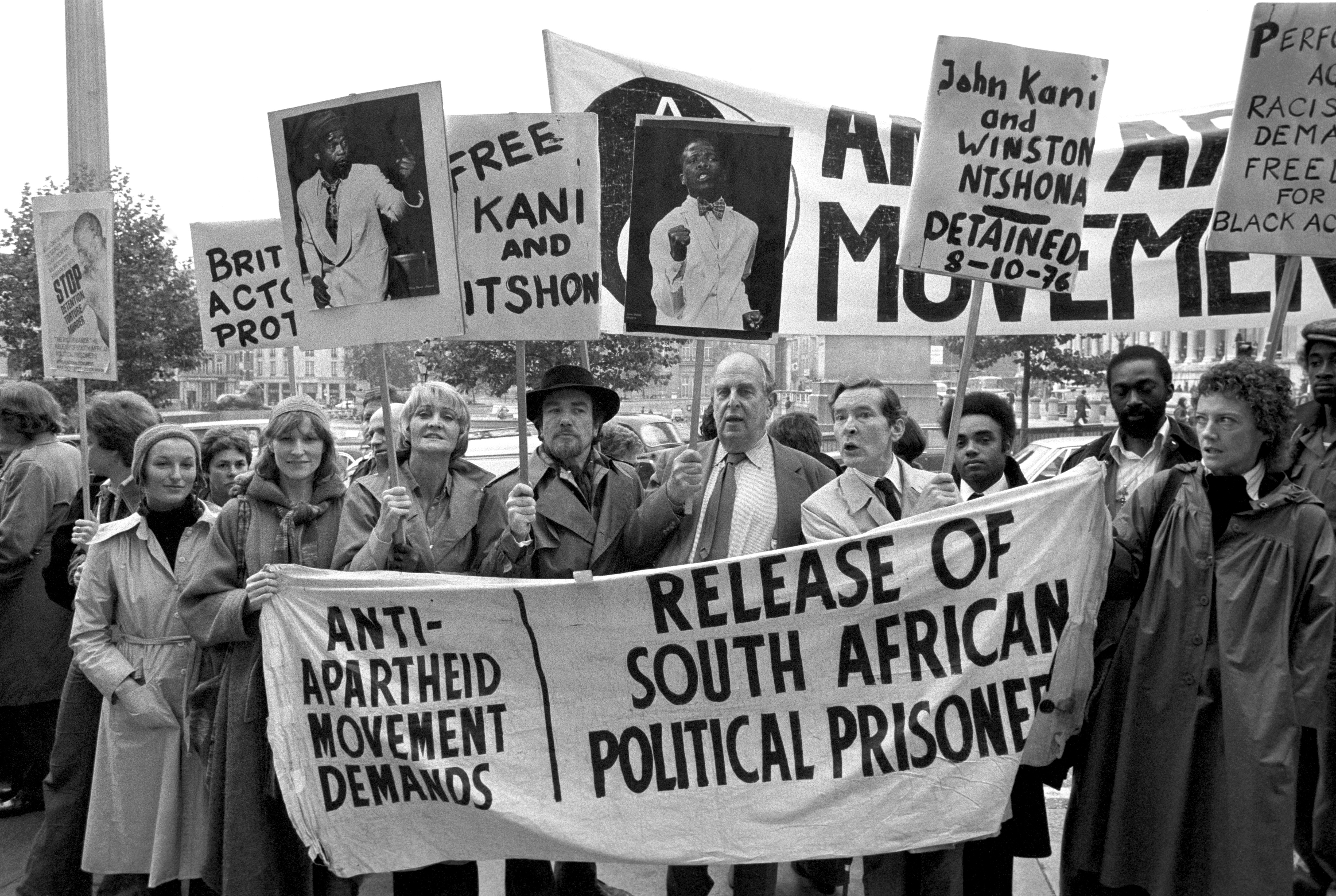 Meg Wynn Owen and others protesting over the detention of South African bantustans, John Kani and Winston N'tshona, outside the South African Embassy on 13 October 1976 in London, England. | Source: Getty Images