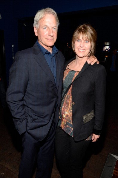 Mark Harmon et son épouse, l'actrice Pam Dawber, assistent au spectacle des Rolling Stones à Echoplex le 27 avril 2013 à Los Angeles, Californie.  | Photo : Getty Images