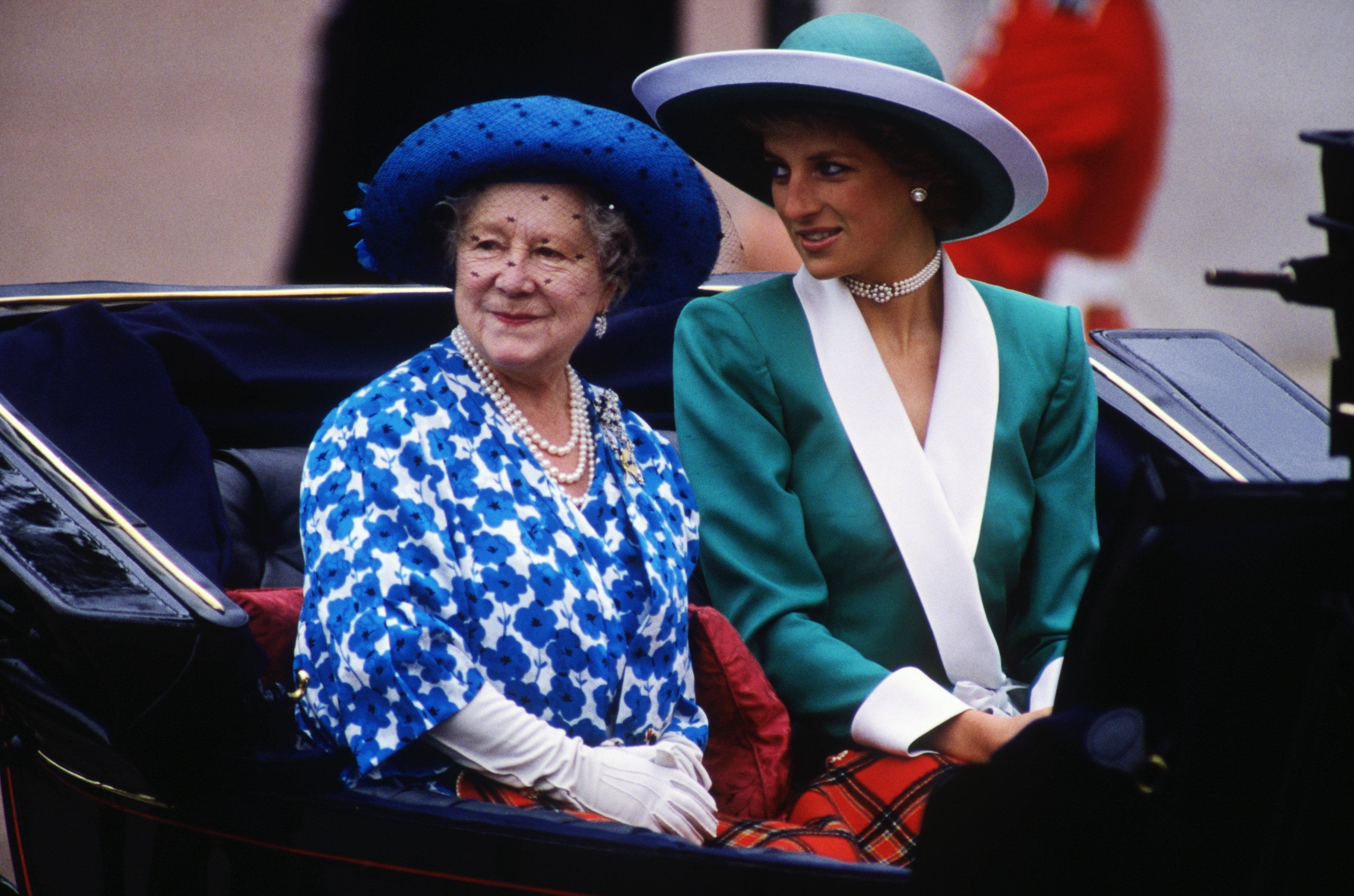The Queen Mother and Princess Diana leaving Buckingham Palace on June 13, 1987, to attend the Trooping the Colour ceremony in London. | Source: Getty Images.
