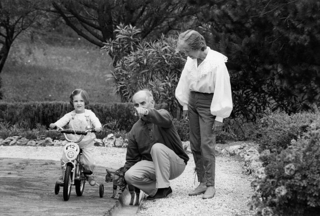 Louis de Funès, sa femme Jeanne Augustine Barthelemy et leur petite-fille Julia | photo : Getty Images