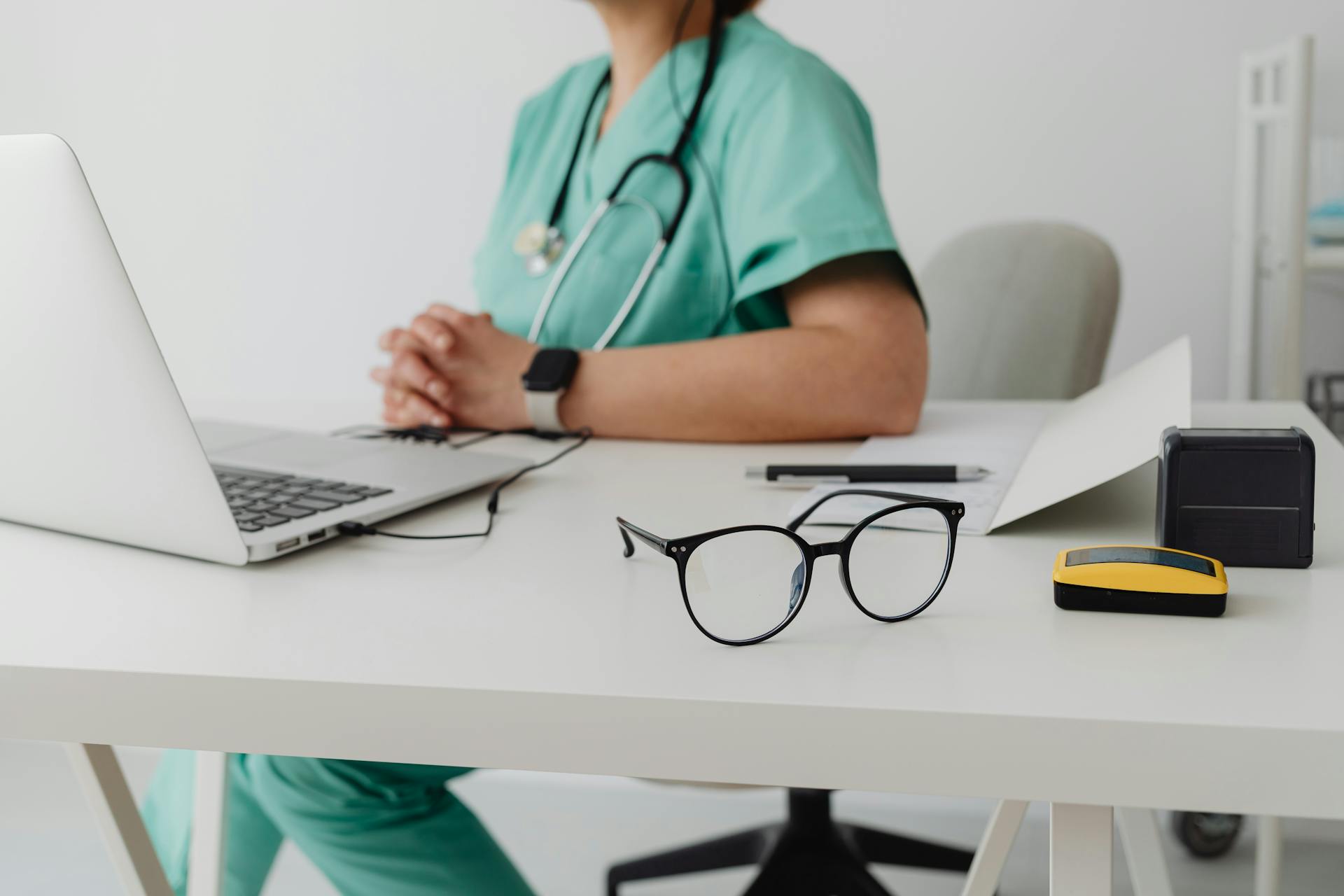 A doctor's desk | Source: Pexels