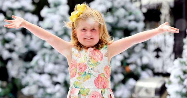 Little girl missed Christmas because of her cancer treatment so she celebrated in July | Photo: twitter.com/DailyMirror