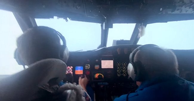Two pilots navigate plane through Hurricane Ida. | Photo: facebook.com/NOAAHurricaneHunters
