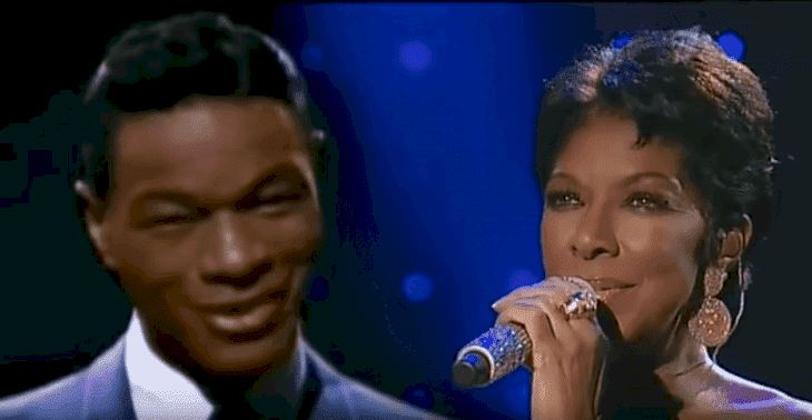 Natalie Cole paying tribute to her late father, Nat King Cole, in a 1992 concert | Source: YouTube/car2929