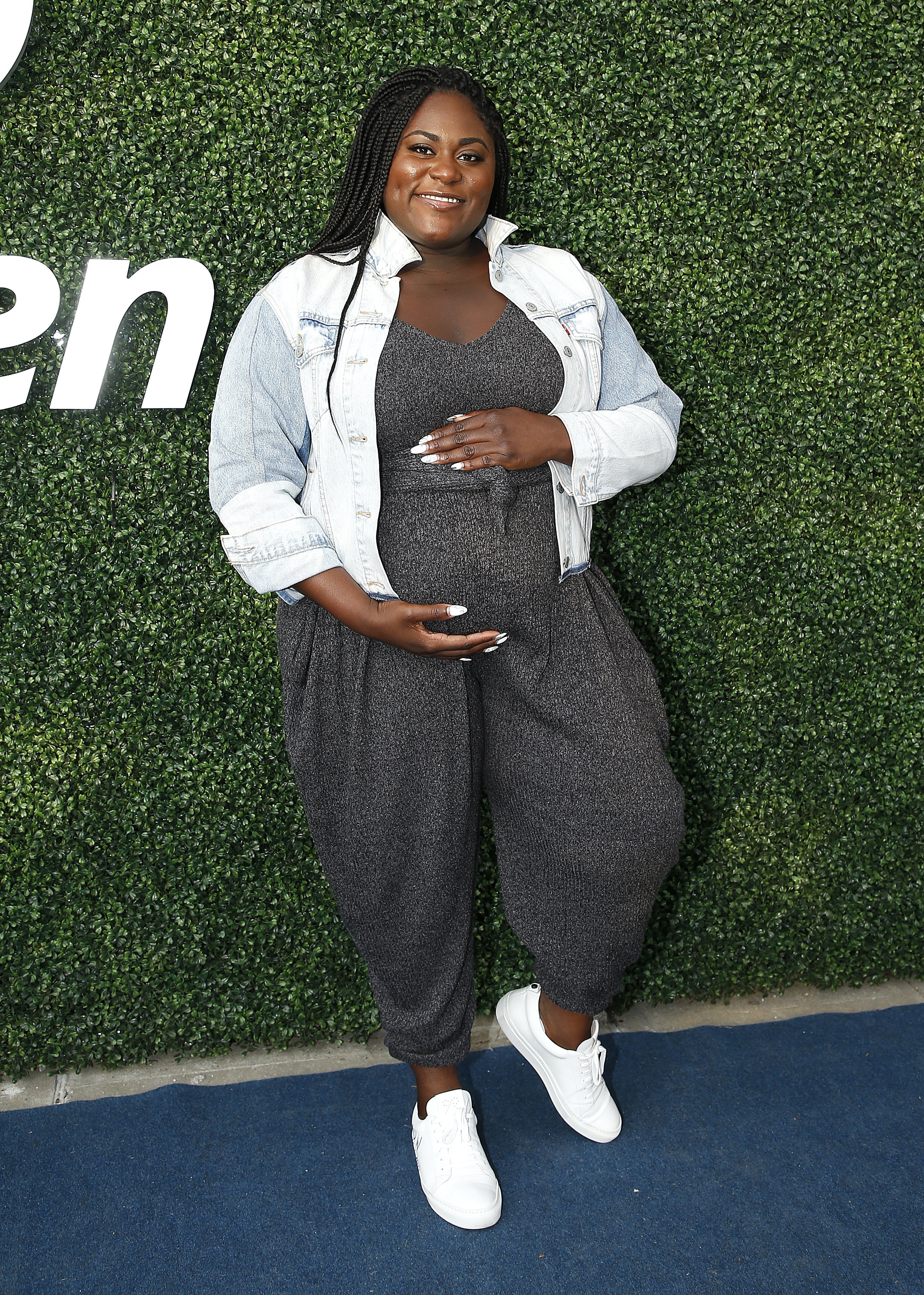 Pregnant star Danielle Brooks flaunts her belly in August 2019. | Photo: Getty Images