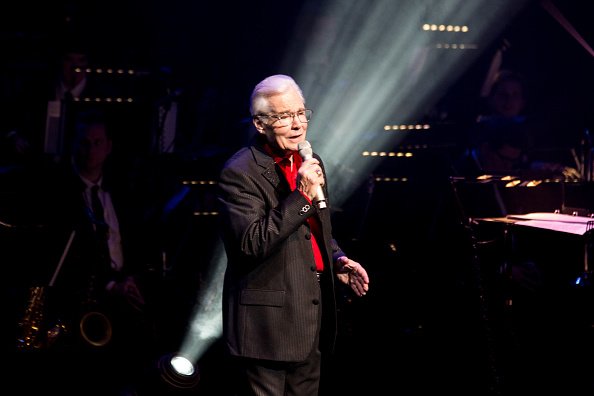 Ricky Valance au Wales Millenium Centre le 1er mars 2015 à Cardiff, au Royaume-Uni. | Photo : Getty Images Ricky Valance au Wales Millenium Centre le 1er mars 2015 à Cardiff, au Royaume-Uni. | Photo : Getty Images