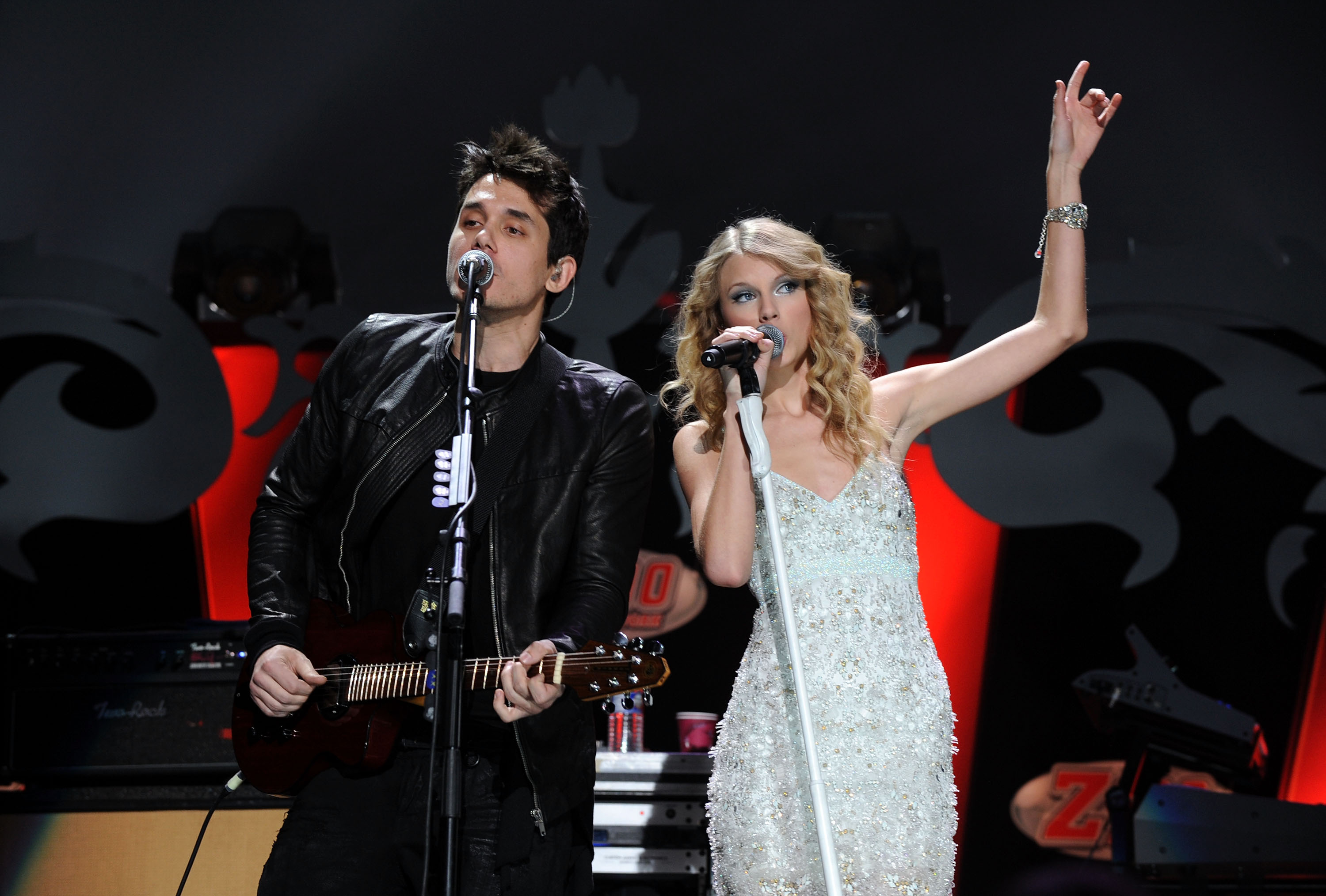 John Mayer and Taylor Swift onstage during Z100's Jingle Ball 2009 on December 11 in New York. | Source: Getty Images