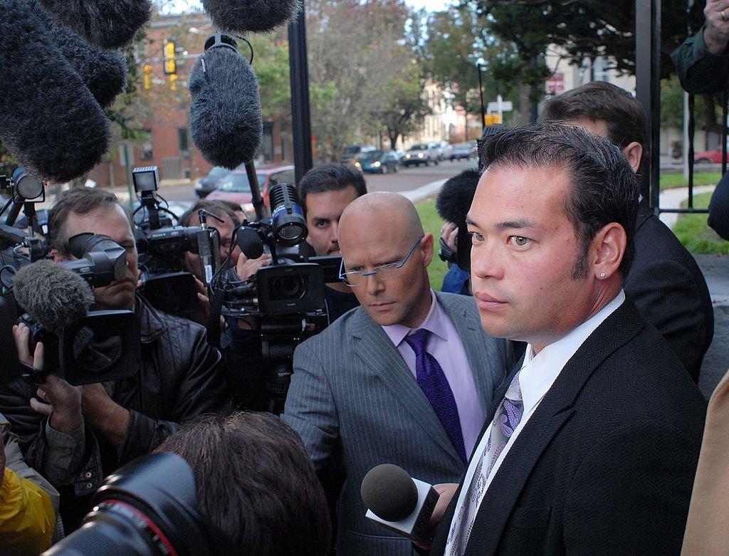 Jon Gosselin speaks to reporters as he left the Montgomery County Courthouse after a hearing for his divorce from his wife Kate Gosselin, on October 26, 2009, in Norristown, Pennsylvania | Source: William Thomas Cain/Getty Images