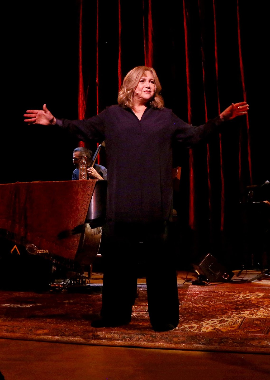 The Hollywood actress at the opening night curtain call for "Kathleen Turner: Finding My Voice" on Broadway on December 16, 2021, in New York. | Source: Getty Images