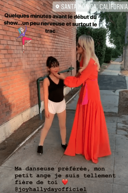 Joy Hallyday, répétant une dernière fois sa chorégraphie dans une rue de Santa Monica. | Capture d'écran de la story Instagram/lhallyday Joy Hallyday, répétant une dernière fois sa chorégraphie dans une rue de Santa Monica. | Capture d'écran de la story Instagram/lhallyday