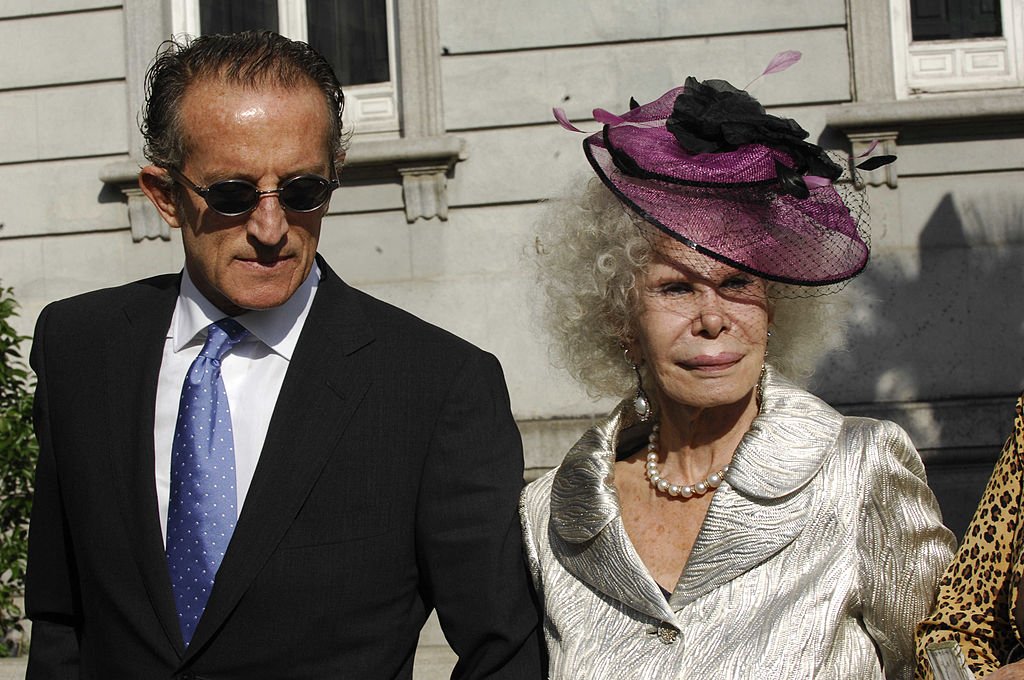 Cayetana Fitz-James Stuart y Alfonso Díez en la boda de Pepito Márquez y Edina Zichy, el 3 de mayo de 2010 en Madrid, España. | Foto: Getty Images