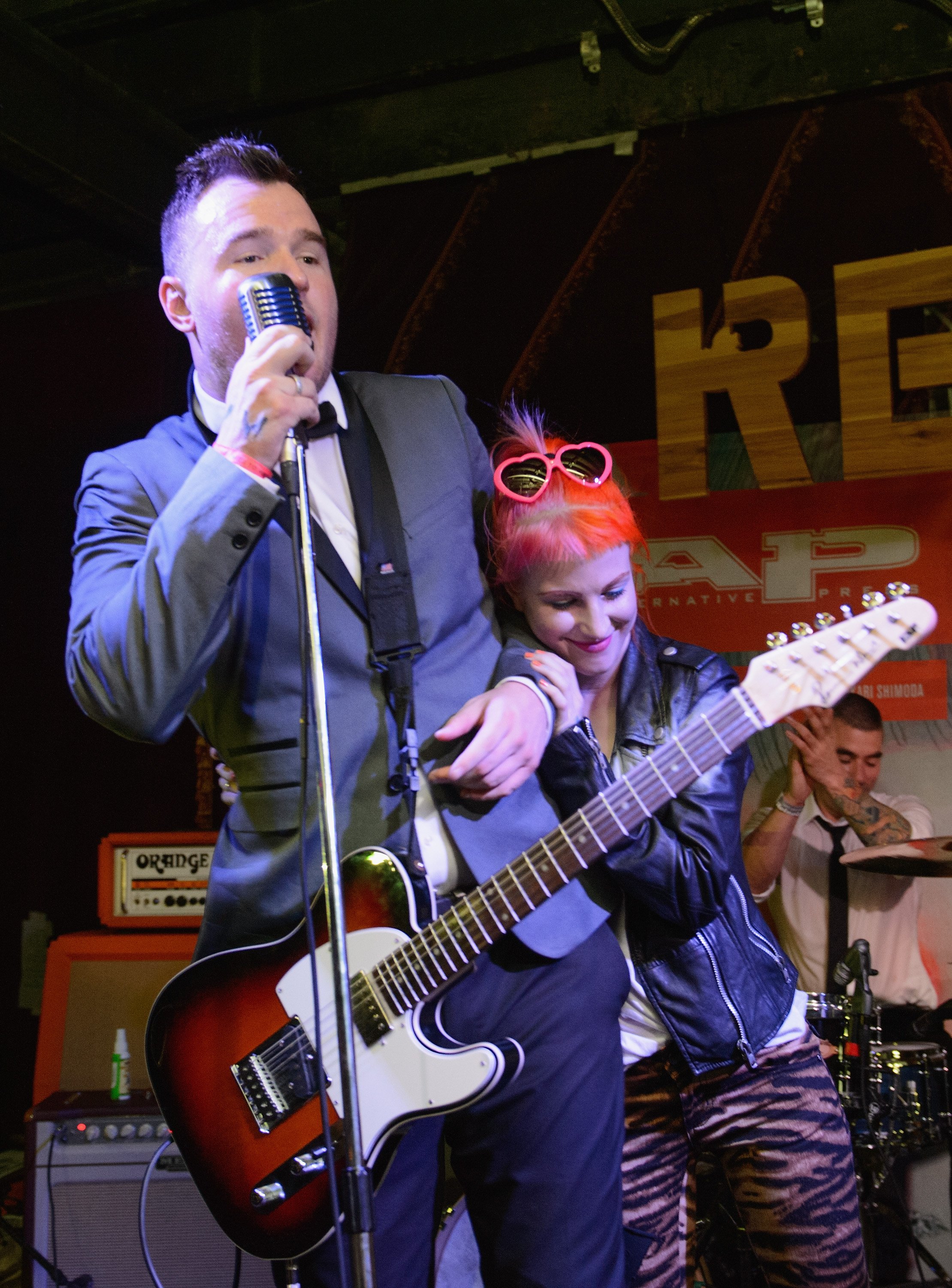  Hayley Williams i photographed with Chad Gilbert as they perform on stage during Day 5 of SXSW 2013 Music Festival on March 16, 2013, in Austin, Texas. | Source: Getty Images