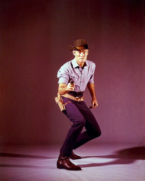 Chuck Connors from "The Rifleman" pictured in 1960. | Photo: Getty Images