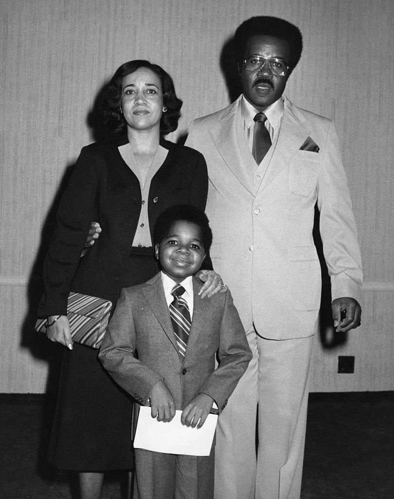 Gary Coleman and his parents pictured at the 1982 National Kidney Foundation Awards Dinner, Beverly Hills, California. | Photo: Getty Images