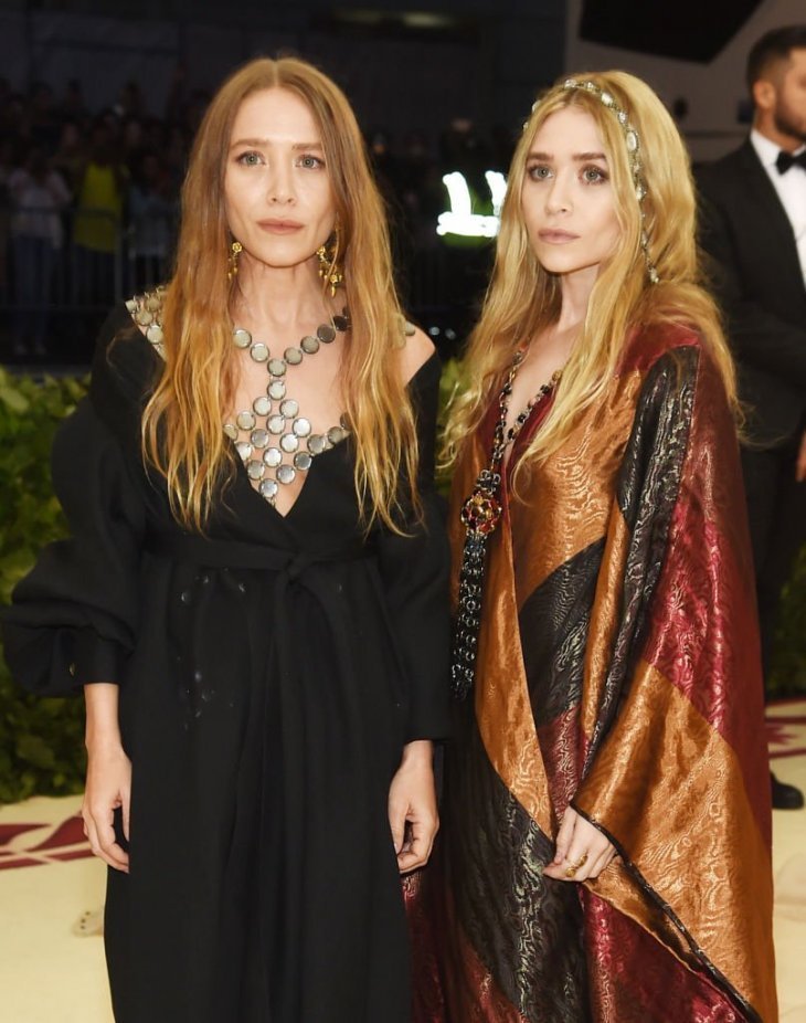 Mary-Kate and Ashley Olsen step out in matching outfits and large ...