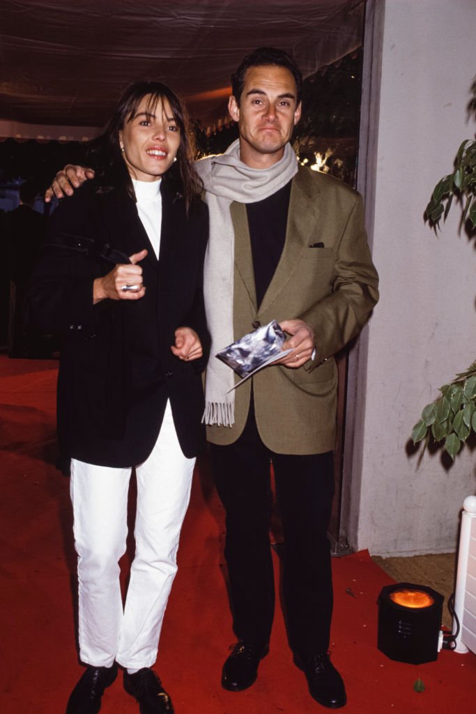 Bernard Campan et sa femme Anne lors de la soirée des Etoiles du Rire à paris en avril 1991, France. | Photo : Getty Images