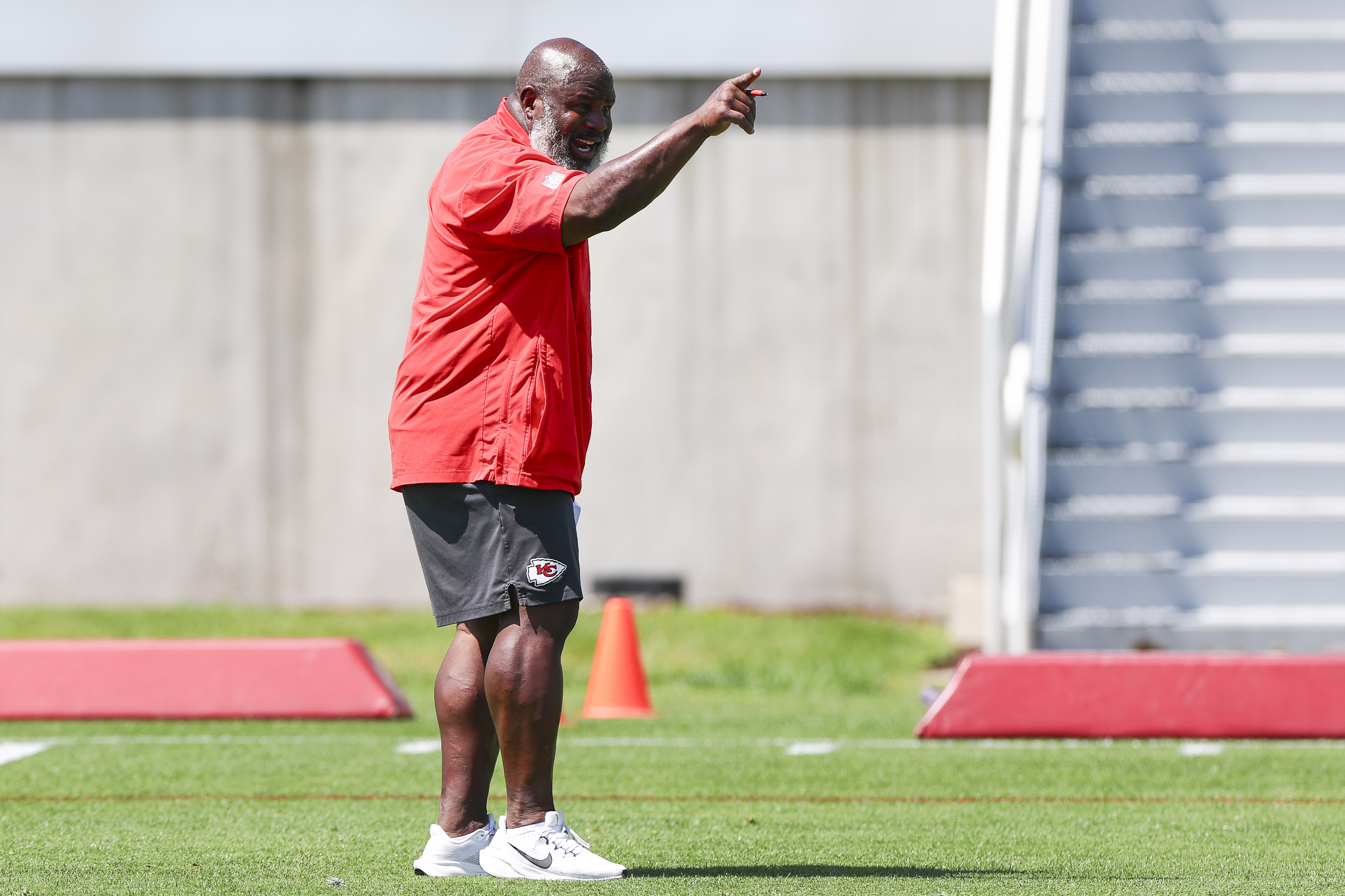 Eric Bieniemy returned to Kansas City in 2026 for his 11th season with the Chiefs and his sixth as offensive coordinator. The franchise said he is currently focused on his family while Mia recovers in the hospital. | Source: Getty Images