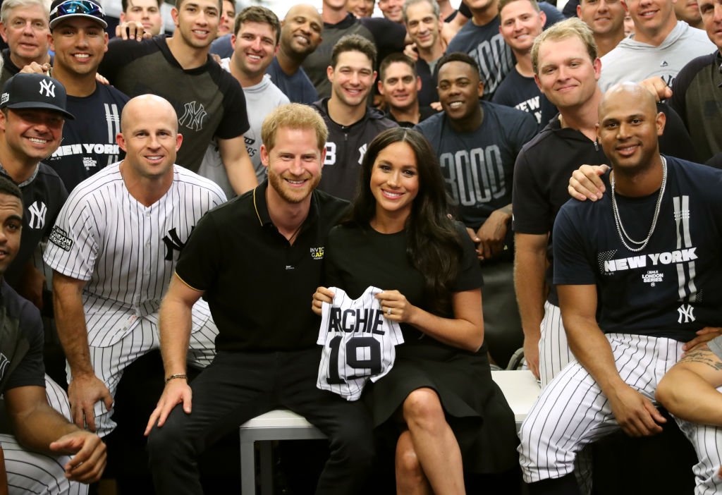 Prince Harry and Meghan  join the New York Yankees in their Clubhouse and receive gifts for Archie | Photo: Getty Images