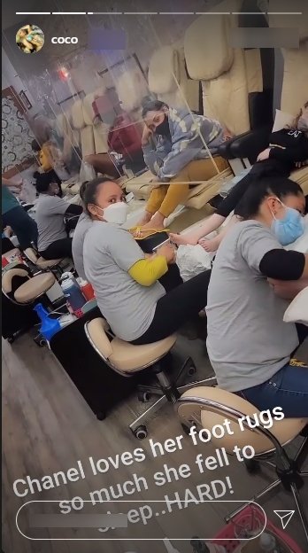 Coco Austin's daughter Chanel pictured getting foot rubs in a spa. | Photo: Instagram/@coco