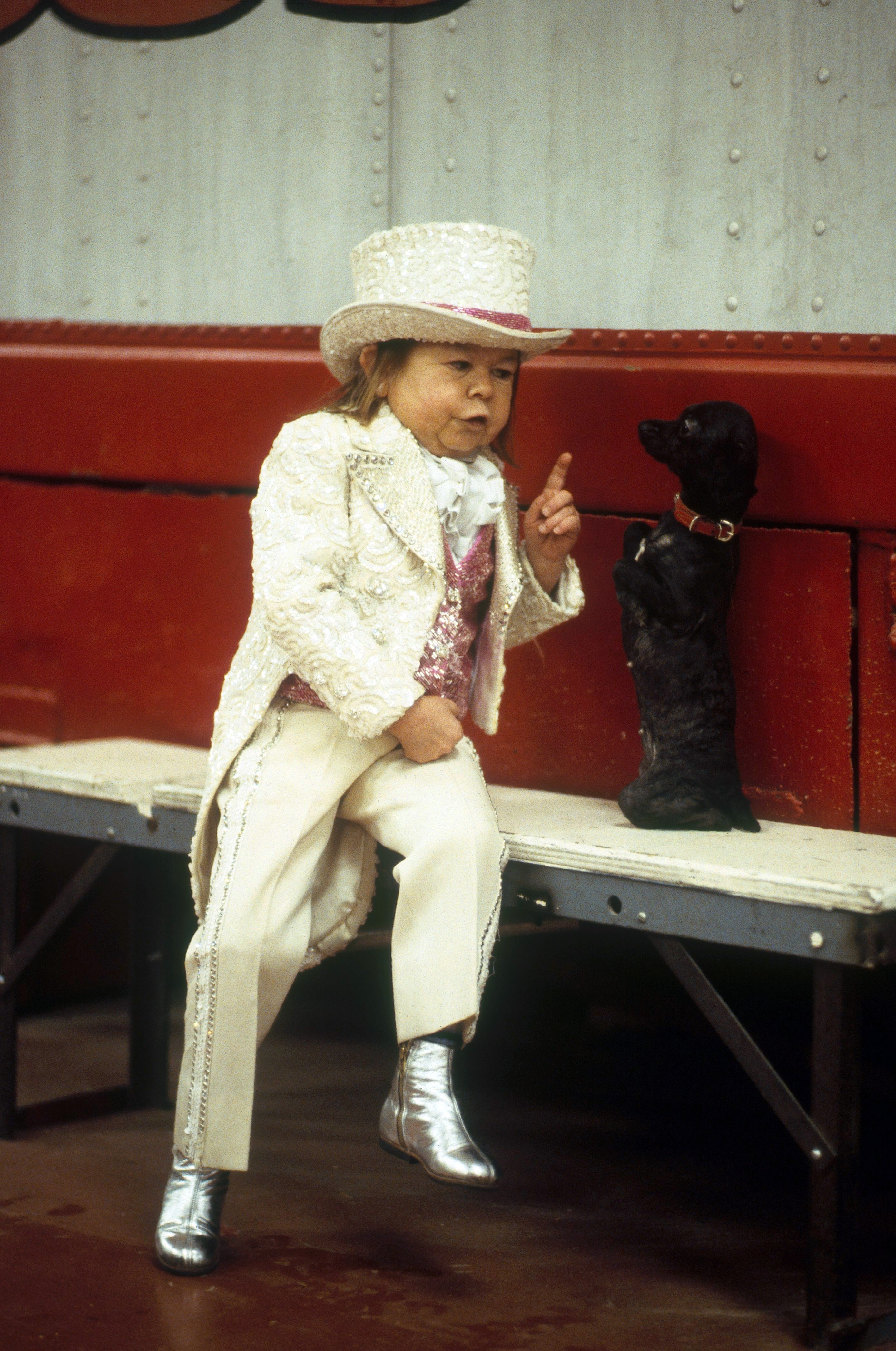 Mihaly 'Michu' Meszaros with a puppy backstage at Ringling Bros and Barnum and Bailey Circus, circa 1984 | Source: Getty Images