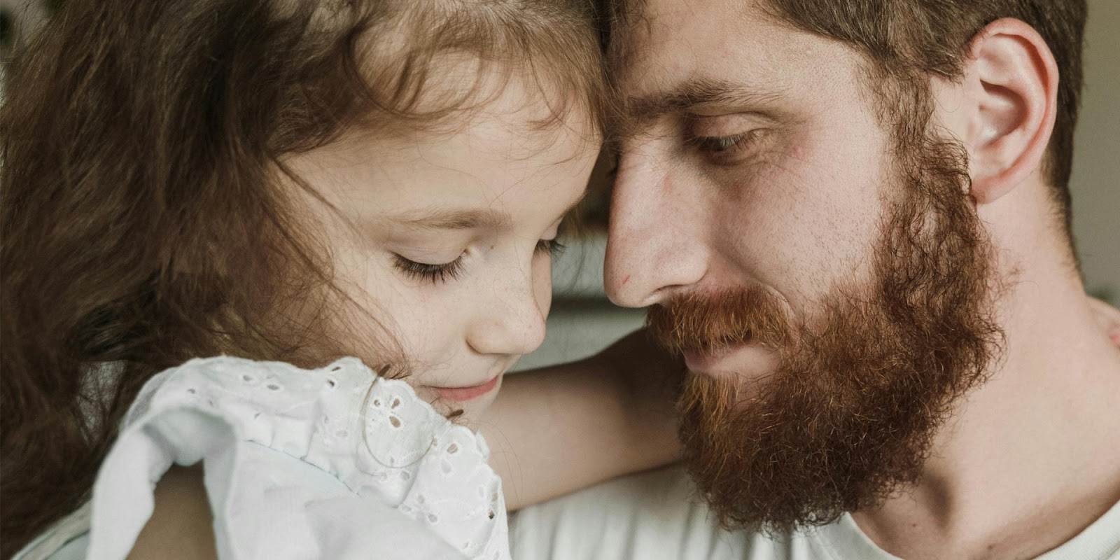Father and daughter. | Source: Pexels