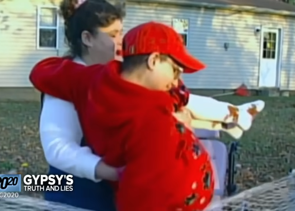 Dee Dee Blanchard carries a supposedly sick Gypsy Rose, dated January 6, 2018 | Source: YouTube/@ABCNews