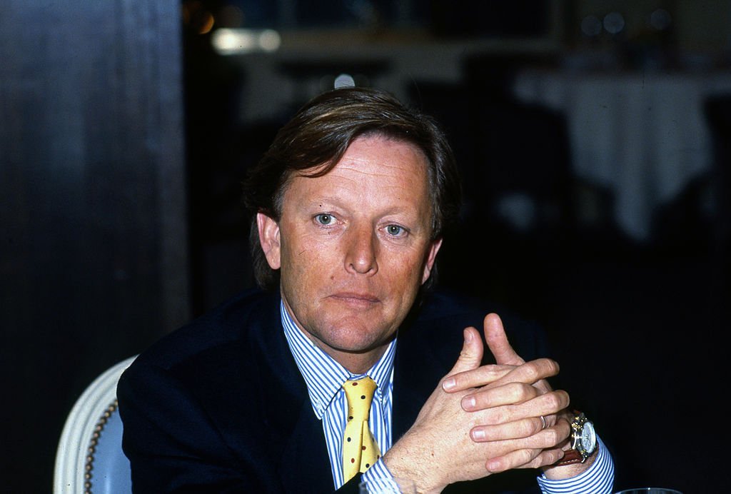 Roger Zabel durant un dîner à Paris en 1990. l Source : Getty Images
