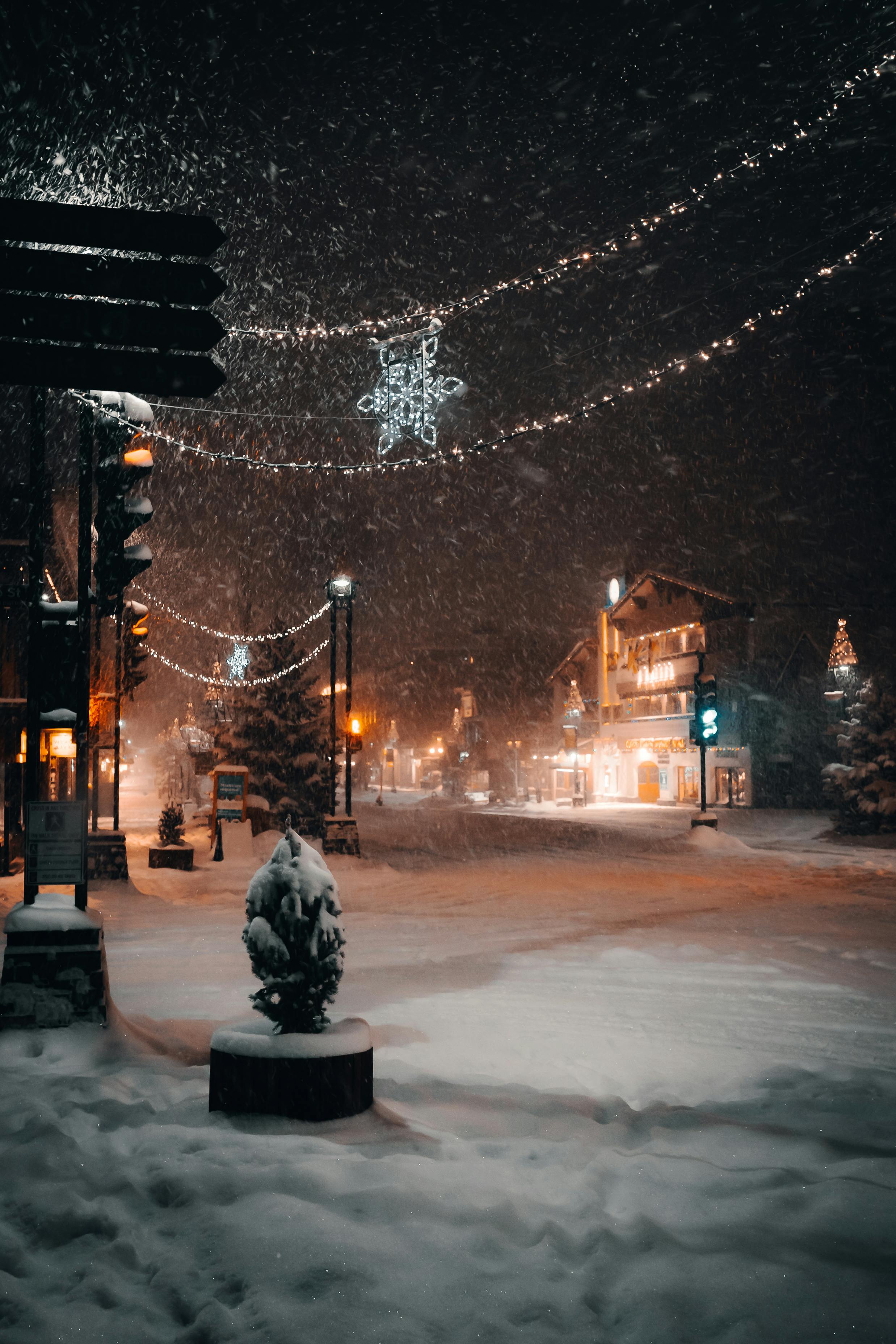 A snowy street | Source: Pexels