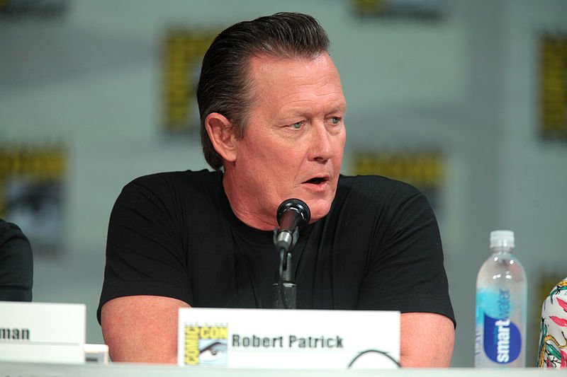 Robert Patrick speaking at the 2014 San Diego Comic Con International, for "Scorpion." | Source: Wikimedia Commons