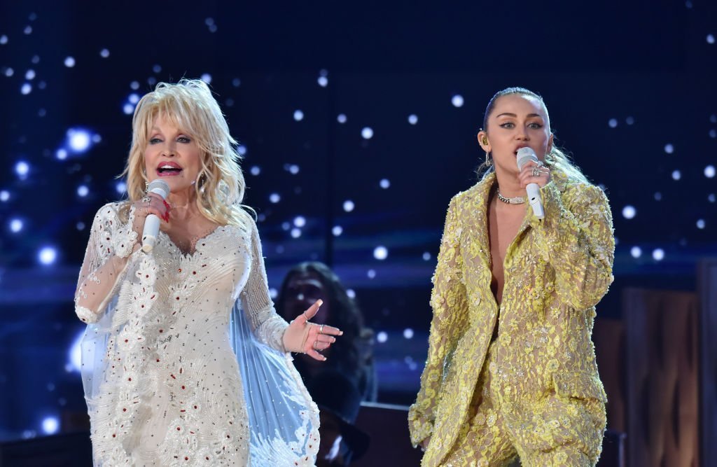 Dolly Parton (L) and Miley Cyrus perform onstage during the 61st Annual GRAMMY Awards at Staples Center. | Photo: Getty Images