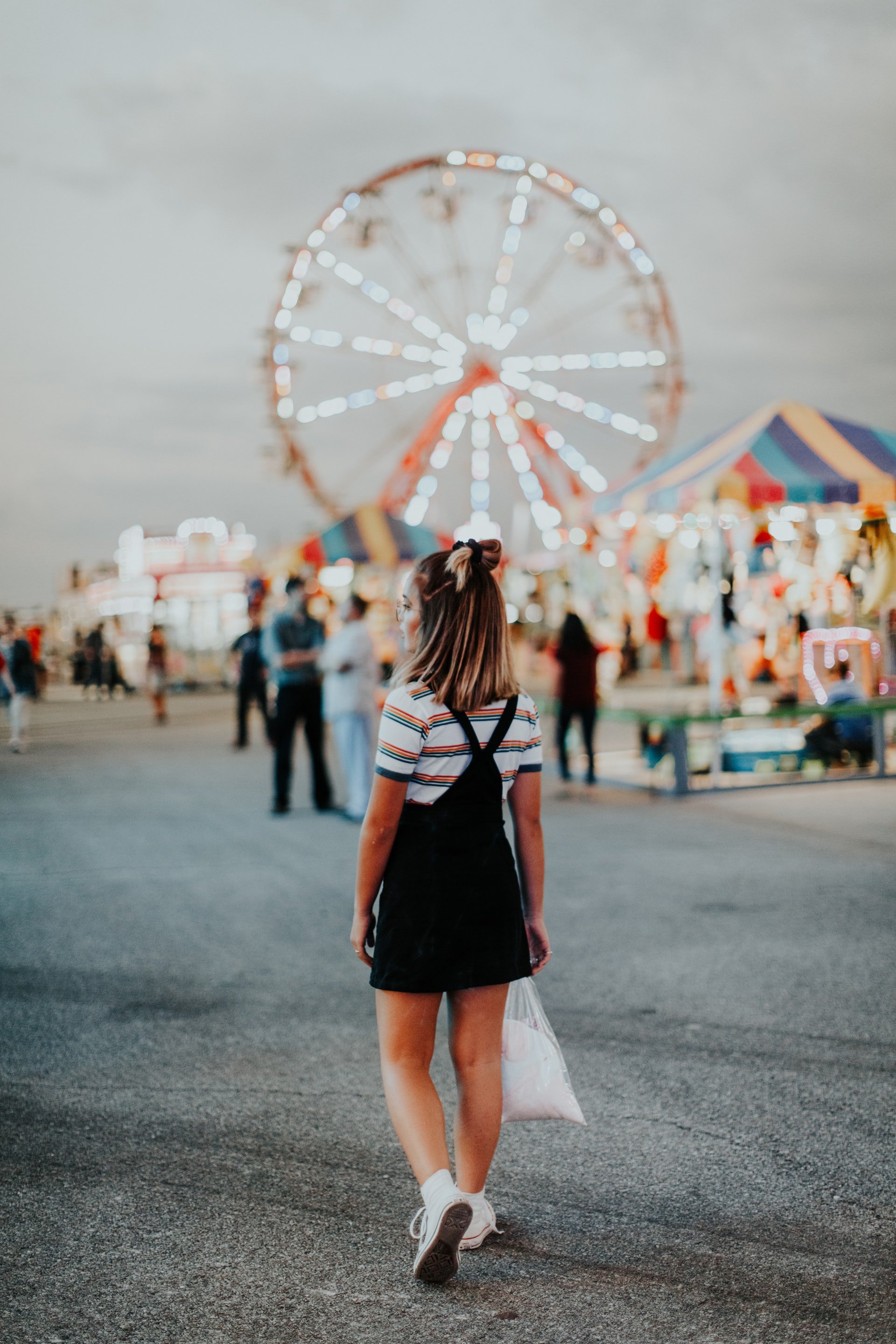 They went to Six Flags the following day and had tons of fun. | Source: Unsplash