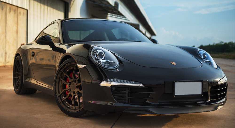 A photo of a Porsche 911 in the street. | Photo: Shutterstock