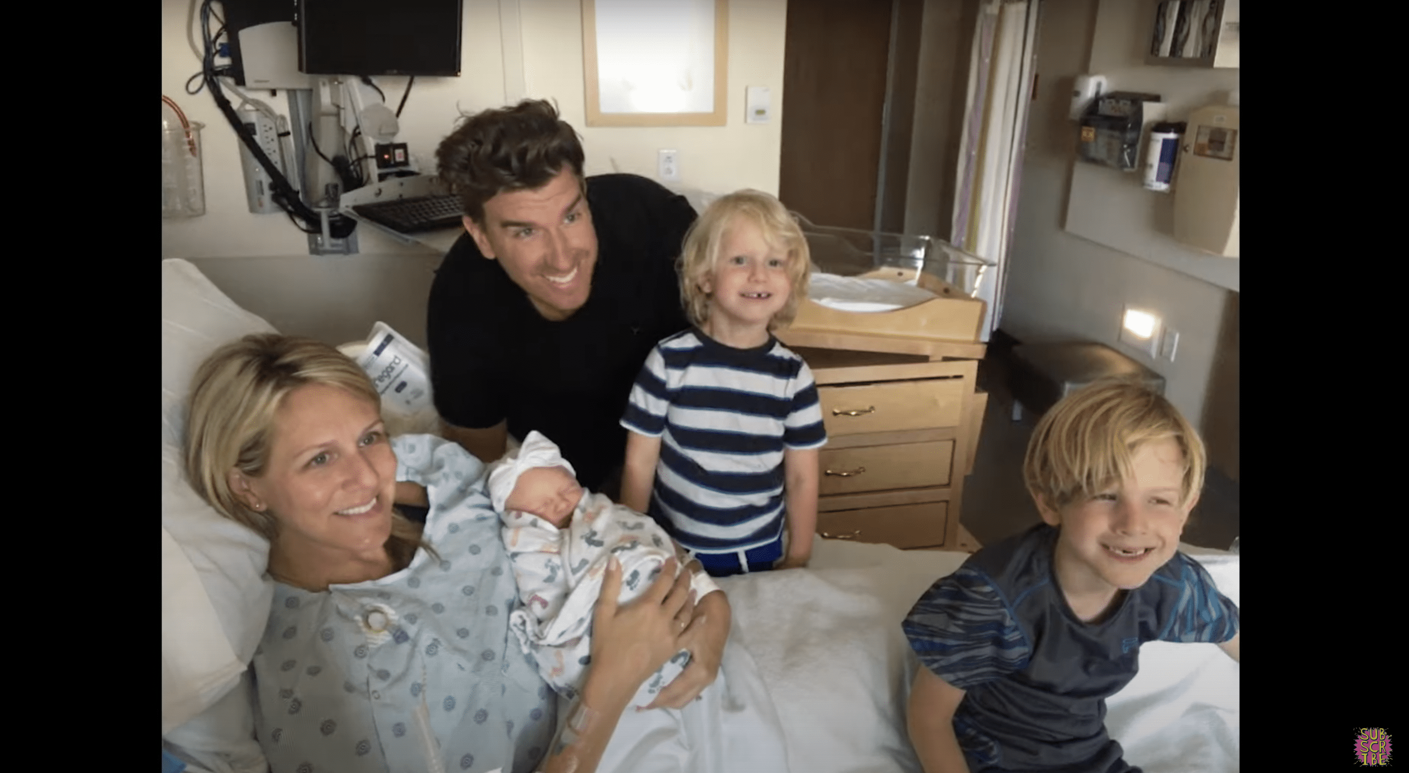 Megan and Greg Haupt with their three children, Henry, Max, and Jane. | Source: YouTube.com/GoshDarnGreg