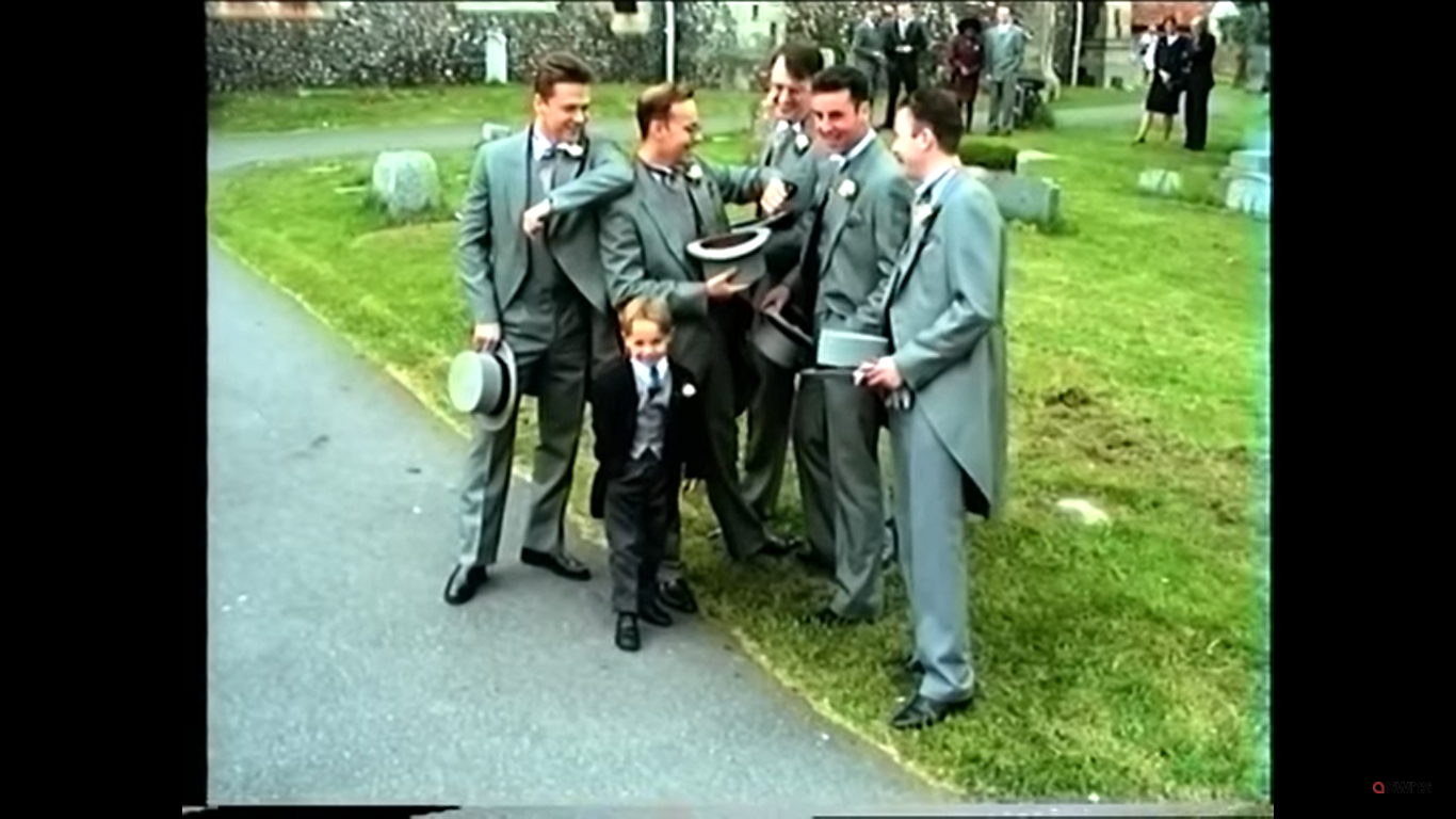 Gary Goldsmith and his groomsmen at his wedding  | Source: YouTube/SWNS