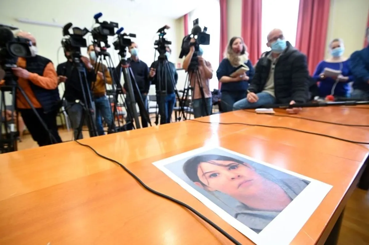 Cette photo montre le portrait de Mia Montemaggi lors d'une conférence de presse au palais de justice d'Epinal, dans l'est de la France, le 14 avril 2021. | Photo : Getty Images