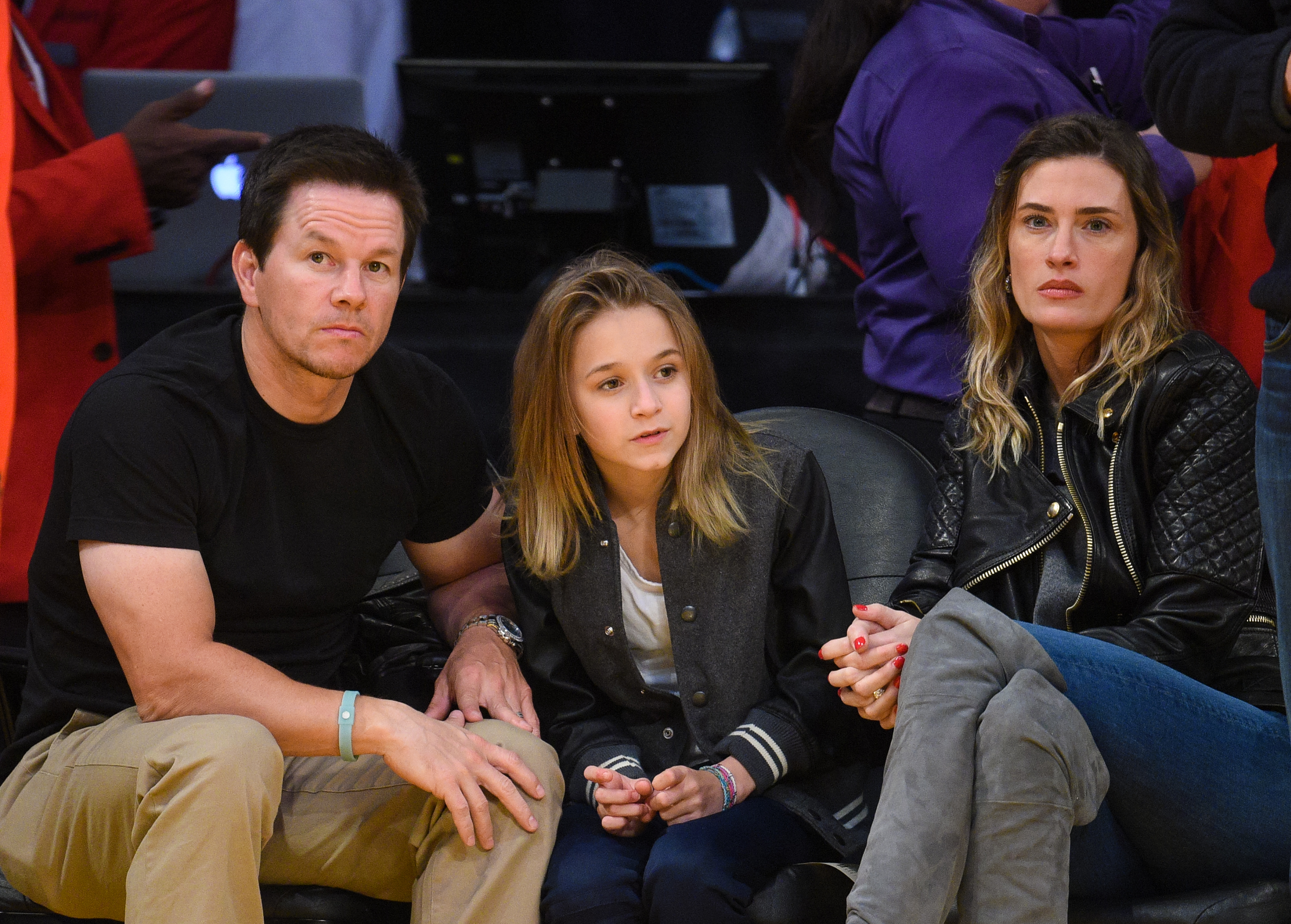 Mark Wahlberg, Ella Rae Wahlberg, and Rhea Durham attend a basketball game in Los Angeles on December 17, 2015. | Source: Getty Images