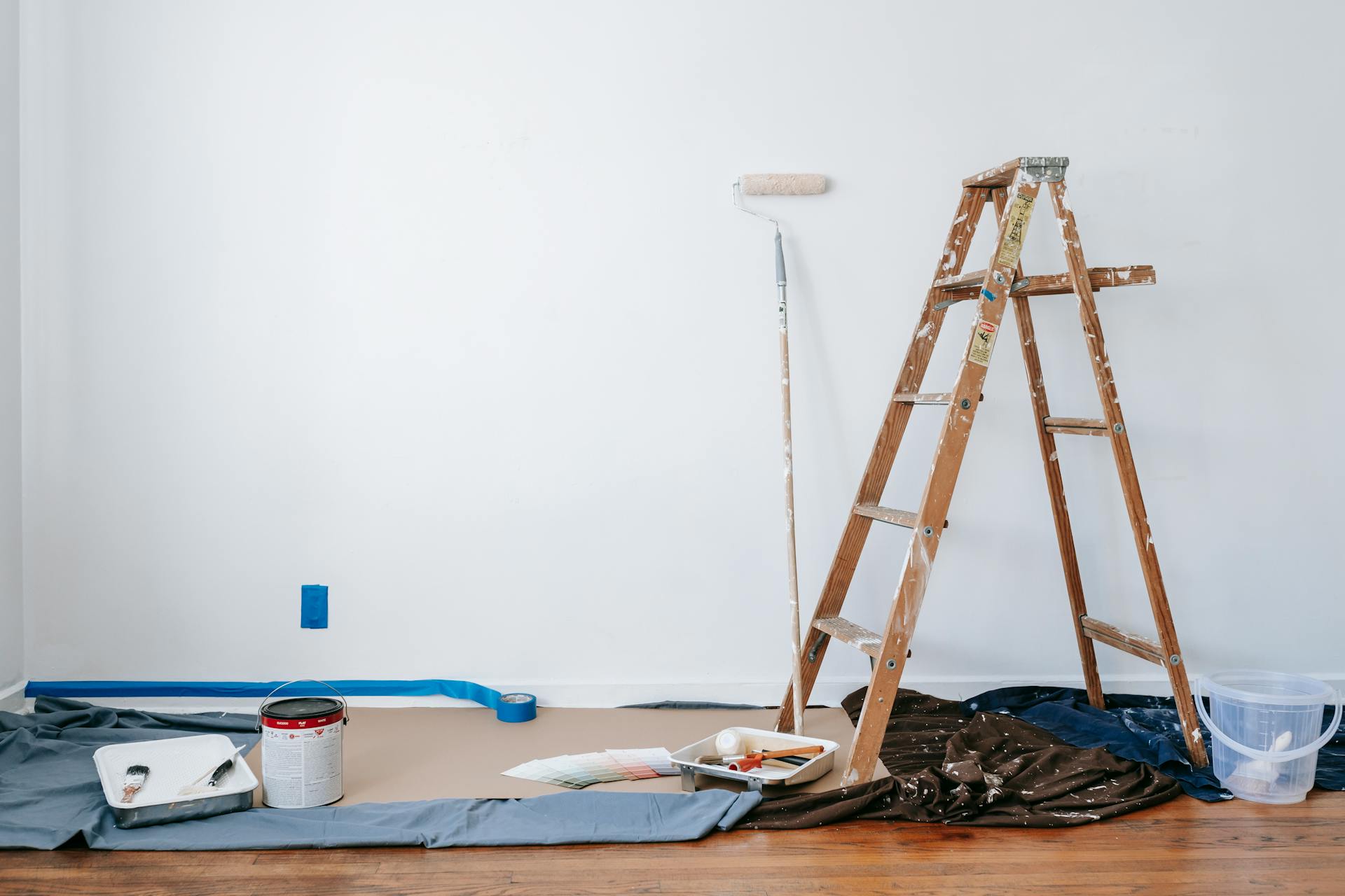 Equipment in an apartment being renovated | Source: Pexels