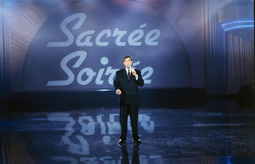 Portrait de Jean-Pierre Foucault présentant "Sacrée Soirée" une émission de variétés diffusée sur TF1. | Photo : Getty Images