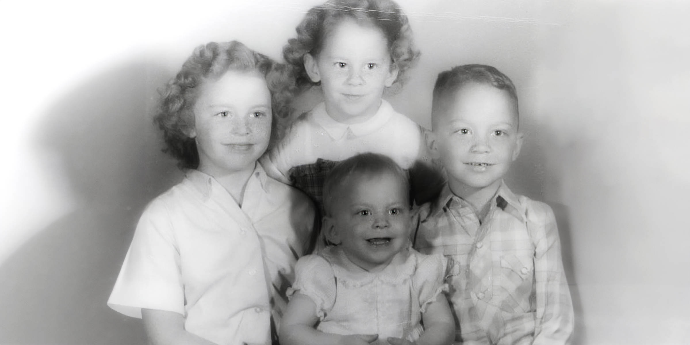 The little girl with her siblings | Source: Facebook/reba