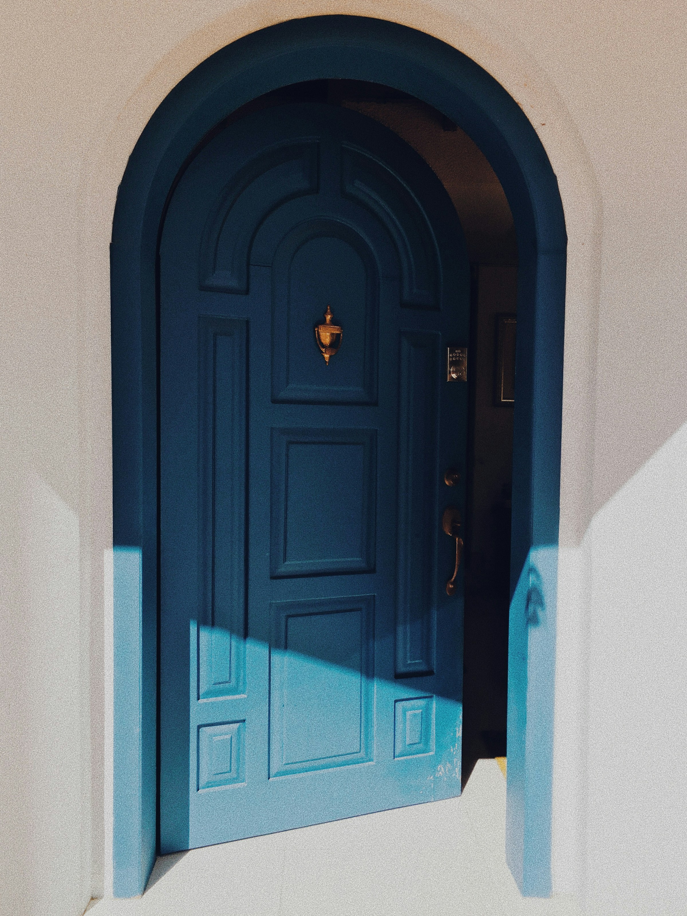 An opened front door | Source: Unsplash