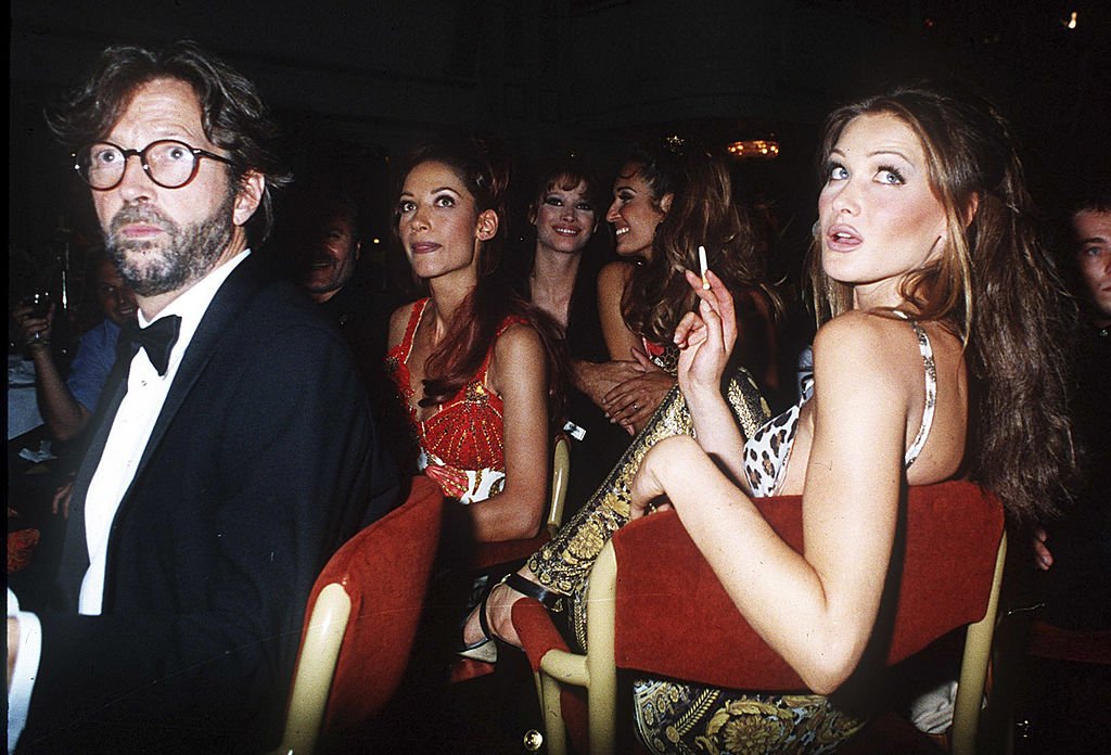 Carla Bruni et Eric Clapton en 1992. l Source : Getty Images