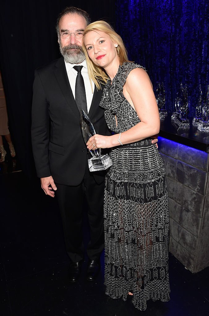 Mandy Patinkin and Claire Danes pose with the award for "Favorite Premium Cable TV Show" at the People's Choice Awards 2016  | Getty Images