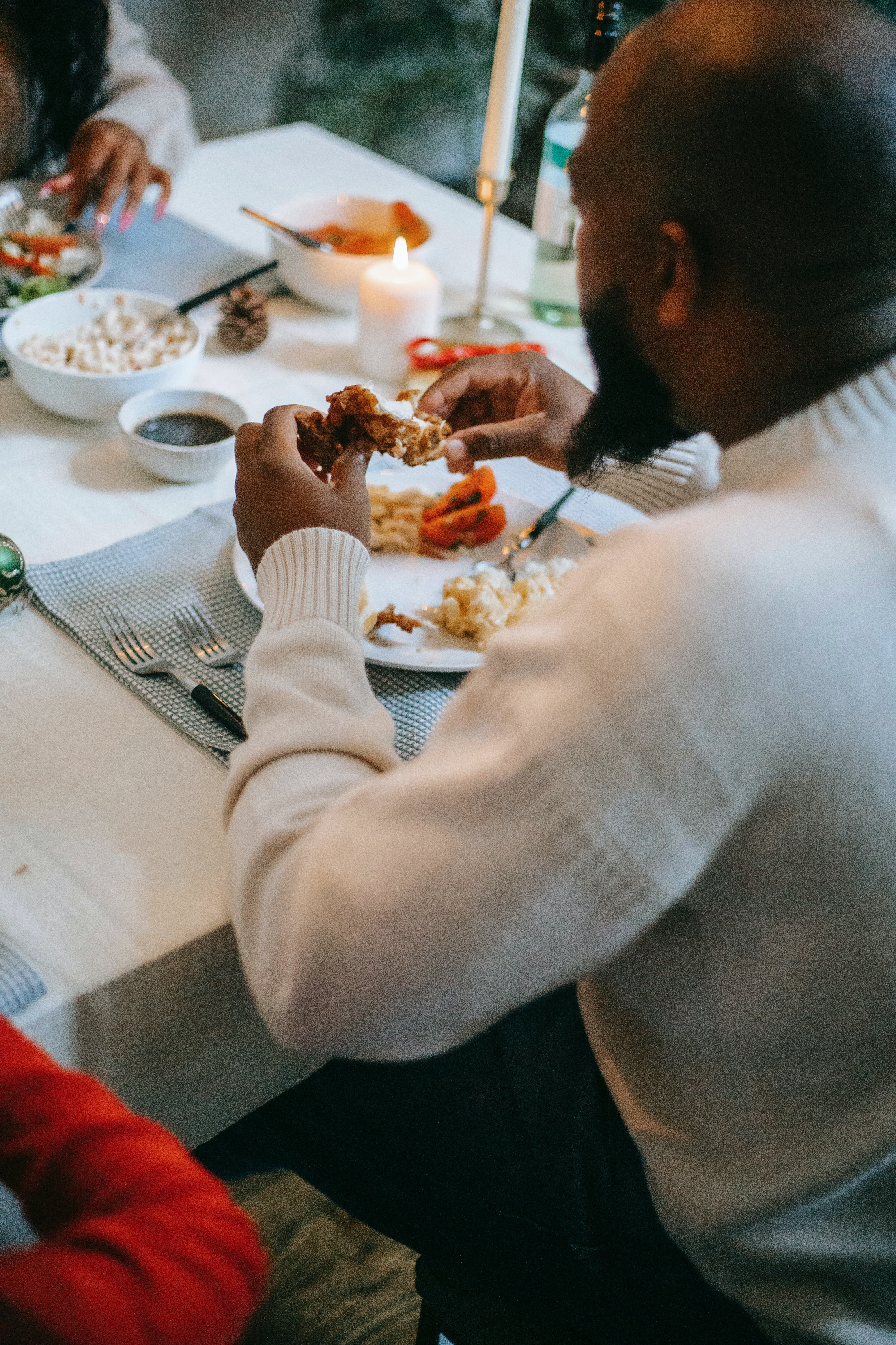 Mary discussed her idea with Josh over dinner. | Source: Pexels