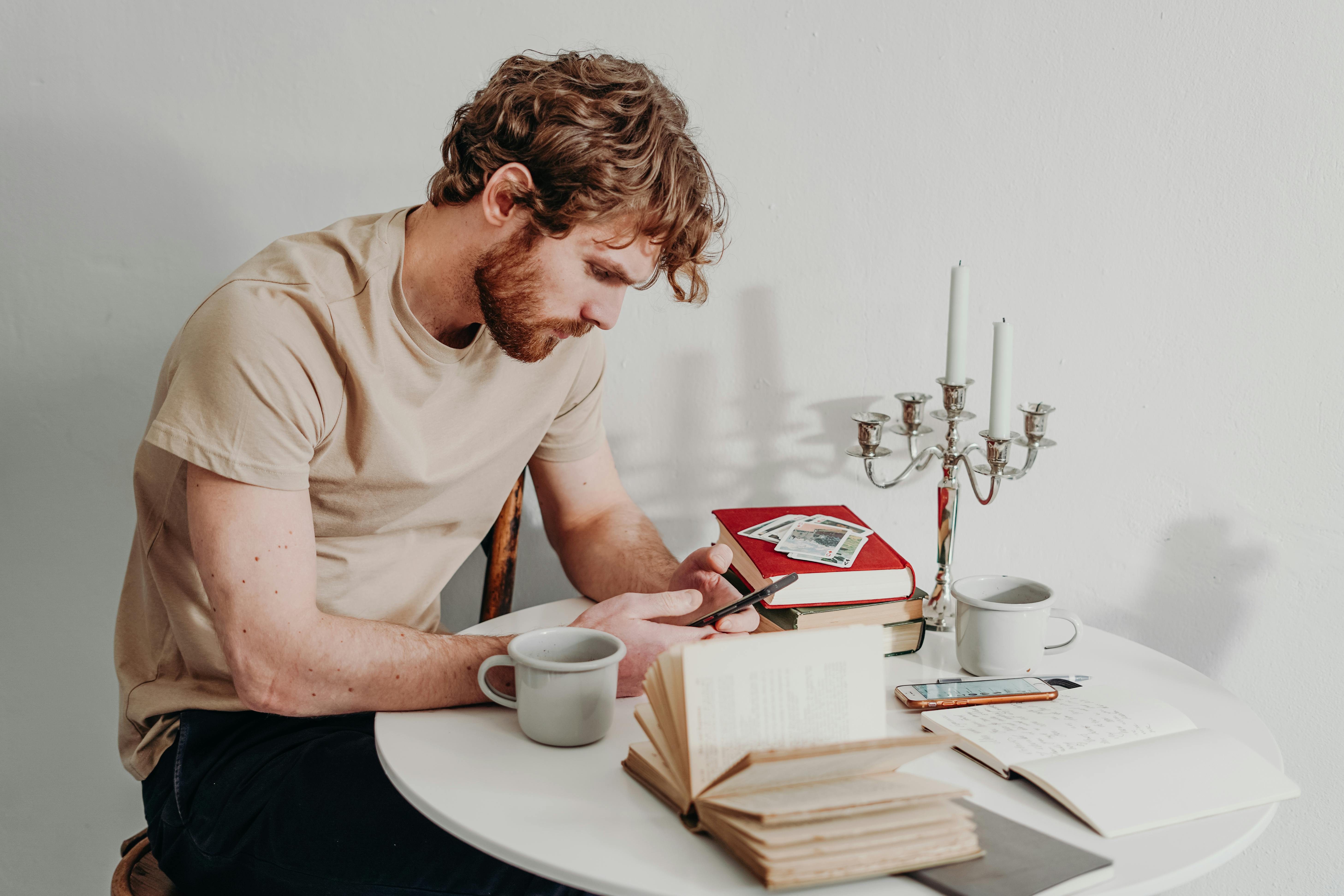 A man using his phone | Source: Pexels